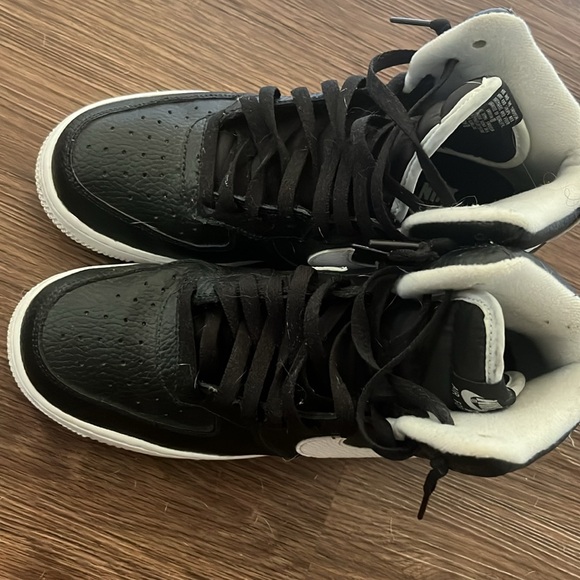 Black/White Nike high top shoes - Picture 2 of 3